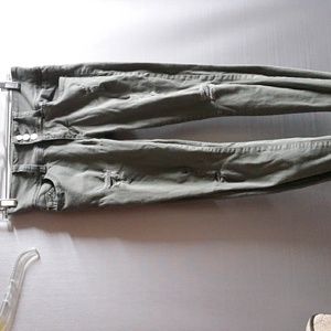 Wannabettabutt Distressed Size S Mid Rise Cropped (SKU 841)